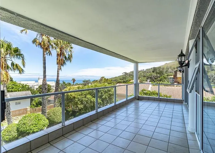 Spacious Retreat, Camps Bay
