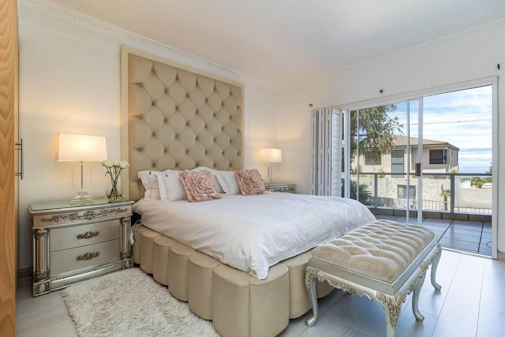 Spacious Retreat, Camps Bay Holiday home *