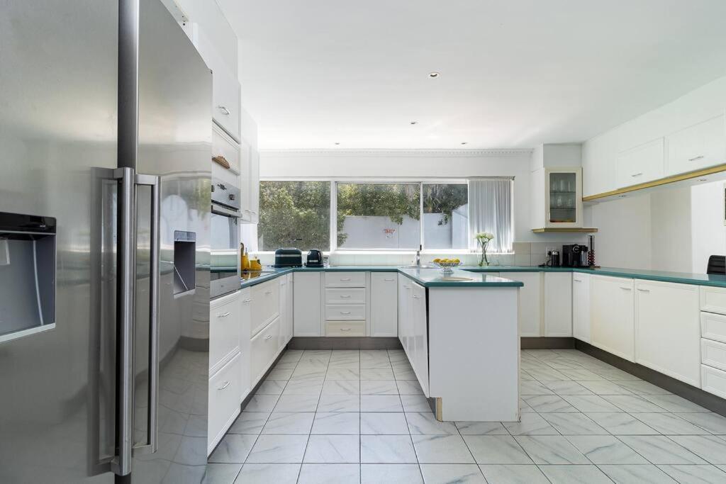 Spacious Retreat, Camps Bay Cape Town