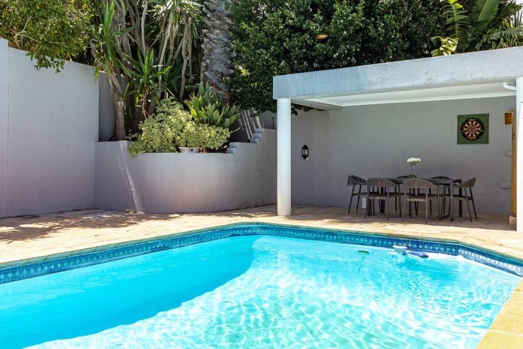 Spacious Retreat, Camps Bay Holiday home Cape Town