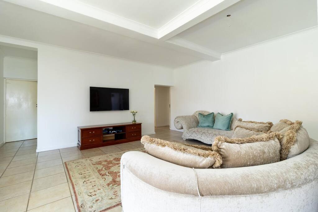 Spacious Retreat, Camps Bay Cape Town